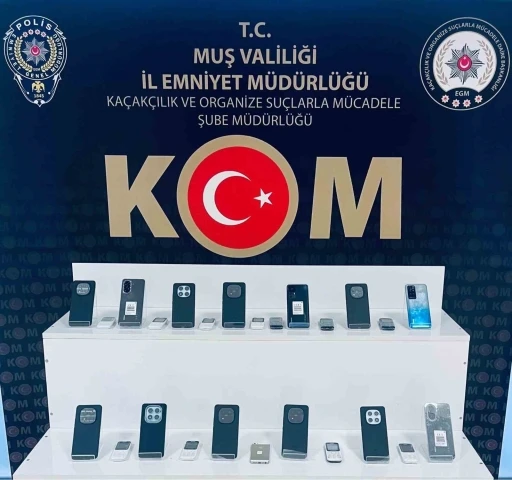 Muş&rsquo;ta 25 adet ka&ccedil;ak cep telefonu ele ge&ccedil;irildi
