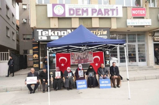 Muş’ta annelerin evlat nöbeti devam ediyor
