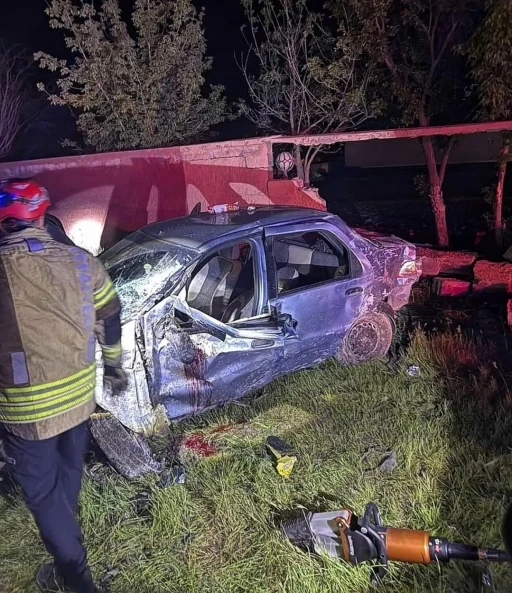 Muş&rsquo;ta aynı otomobilde bulunan 4 kız kardeş kaza ge&ccedil;irdi: 1 &ouml;l&uuml;
