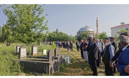 Muş’ta bayramlaşmada uzun kuyruklar oluştu

