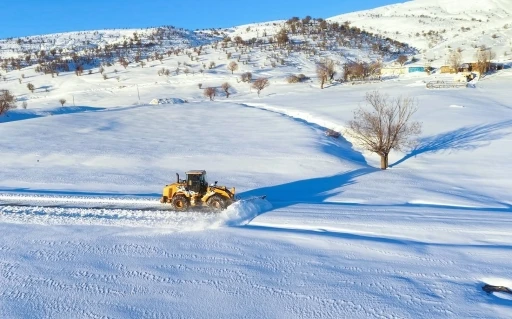 Muş&rsquo;ta bir g&uuml;nde 333 k&ouml;y yolu ulaşıma a&ccedil;ıldı
