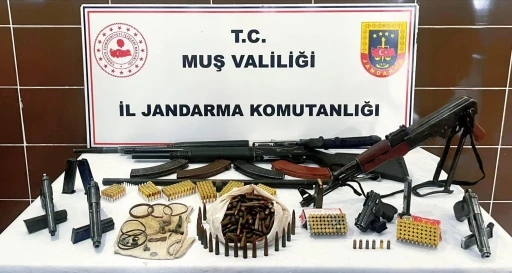 Muş&rsquo;ta &ccedil;ok sayıda silah ve m&uuml;himmat ele ge&ccedil;irildi
