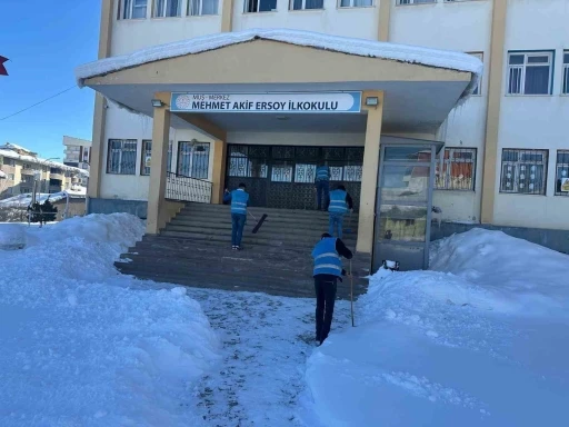 Muş&rsquo;ta denetimli serbestlik y&uuml;k&uuml;ml&uuml;lerinden okullara destek
