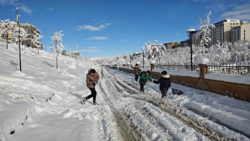 Muş&rsquo;ta eğitime kar engeli: Okullar 1 g&uuml;n tatil
