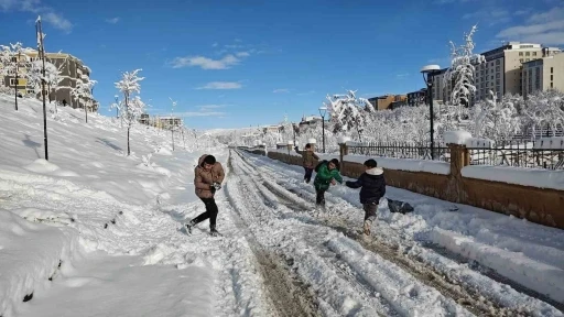 Muş&rsquo;ta eğitime kar engeli: Okullar 1 g&uuml;n tatil edildi
