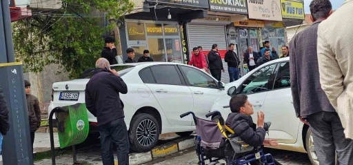 Muş&rsquo;ta iki ara&ccedil; &ccedil;arpıştı
