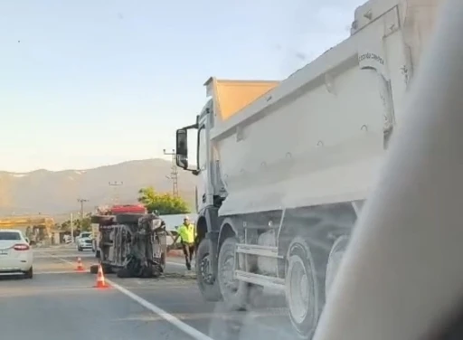 Muş&rsquo;ta İl &Ouml;zel İdaresi&rsquo;ne ait ara&ccedil; takla attı: 1 yaralı

