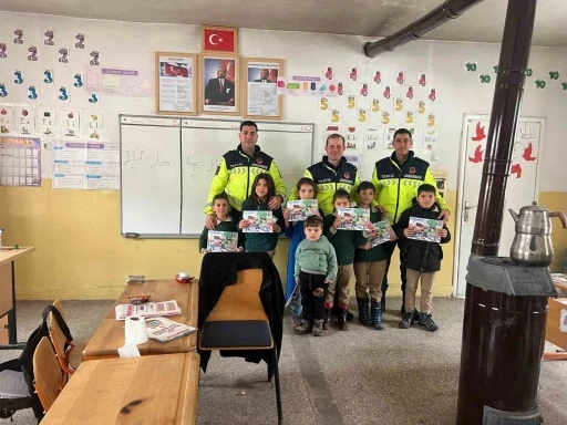 Muş&rsquo;ta jandarmadan &ccedil;ocuklara trafik eğitimi
