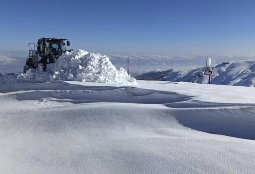 Muş’ta kapanan 31 yerleşim yerinin yolu yeniden ulaşıma açıldı

