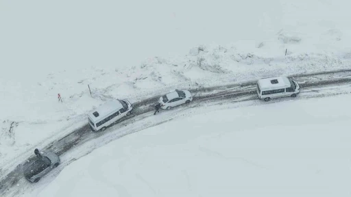 Muş&rsquo;ta kar ve tipi: Mahsur kalan 50 kişi kurtarıldı
