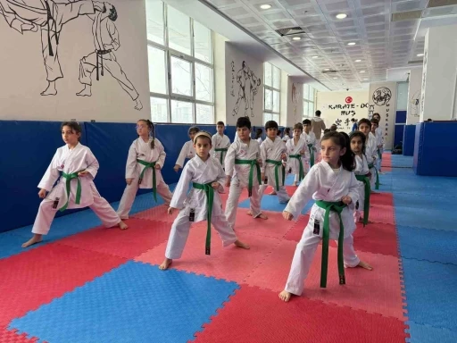 Muş&rsquo;ta karate antrenmanları hız kesmeden s&uuml;r&uuml;yor
