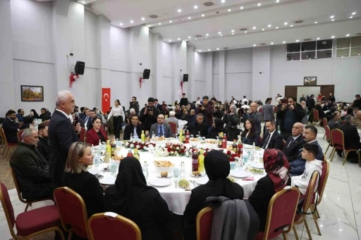 Muş&rsquo;ta Ramazan&rsquo;ın ilk iftarı şehit yakınları ve gazilerle yapıldı
