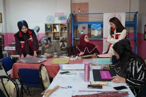 Muş&rsquo;ta şehit yakınları ve gazilere y&ouml;nelik ebru kursu yoğun ilgi g&ouml;rd&uuml;
