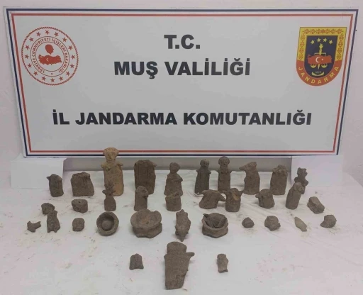 Muş’ta tarihi eser kaçakçılığına suçüstü: 42 tarihi obje ele geçirildi
