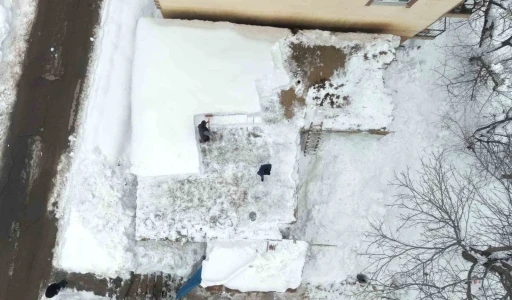 Muş&rsquo;ta tek katlı evler kara g&ouml;m&uuml;ld&uuml;
