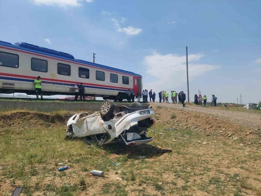 Muş’ta tren otomobile çarptı: 1 yaralı
