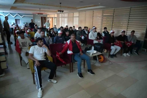 Muş&rsquo;ta T&uuml;rkiye-Avustralya ma&ccedil;ı dev ekranda izlendi
