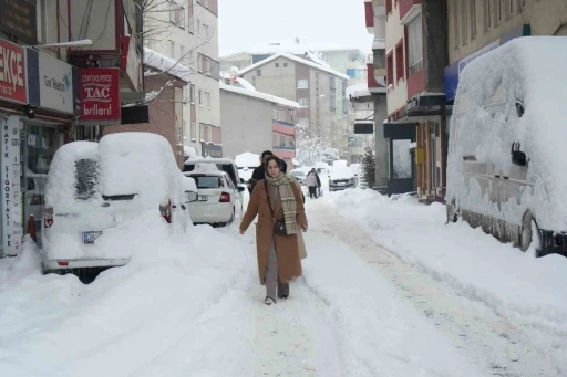 Muş&rsquo;ta yoğun kar yağışı hayatı olumsuz etkiledi
