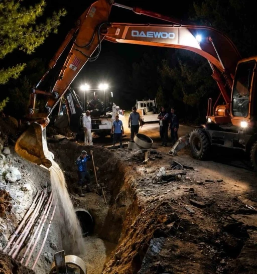 MUSKİ ekiplerinden Torba&rsquo;daki su isale hattı patlamasına gece m&uuml;dahalesi
