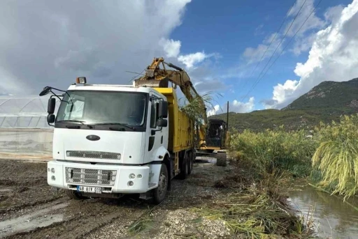 MUSKİ, Fethiye e Seydikemer’de 77 km dere temizliği yaptı
