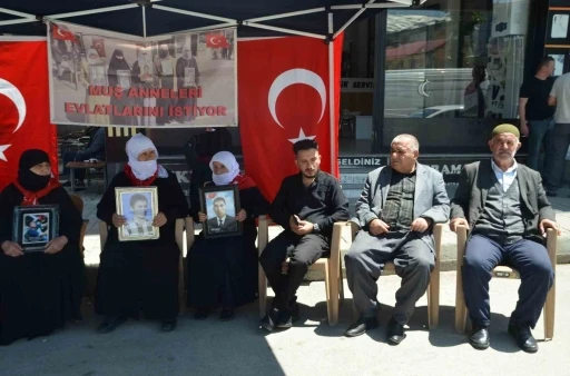 Muşlu ailelerden &ccedil;ocuklarına &lsquo;teslim ol&rsquo; &ccedil;ağrısı
