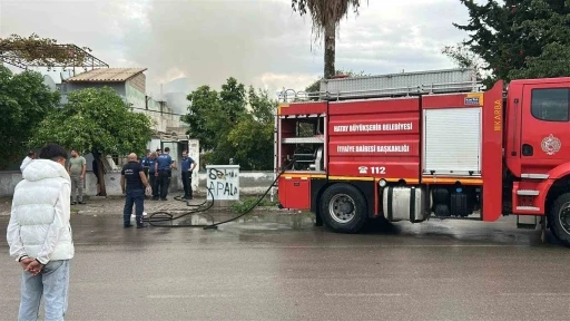 Müstakil ev alevlere teslim oldu
