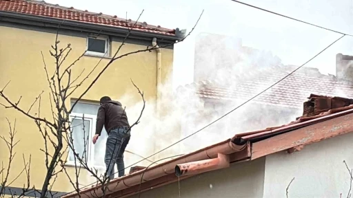 M&uuml;stakil evde baca yangını paniğe neden oldu
