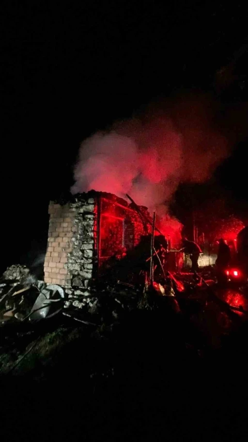 M&uuml;stakil evde &ccedil;ıkan yangında yaşlı kadın yaralandı
