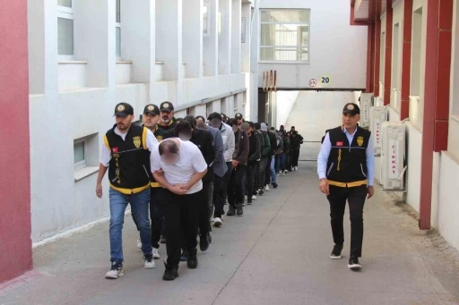 Müteahhitleri 19 milyon lira dolandıran şebeke çökertildi: 23 ilde dev operasyon
