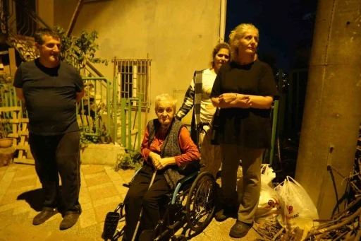 Mutfak tavanından sıva d&uuml;şt&uuml;: 5 kişilik aile tahliye adildi
