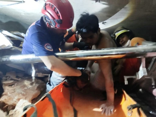 Myanmar’a yardıma giden Türk ekip 1 kişiyi daha enkaz altından kurtardı
