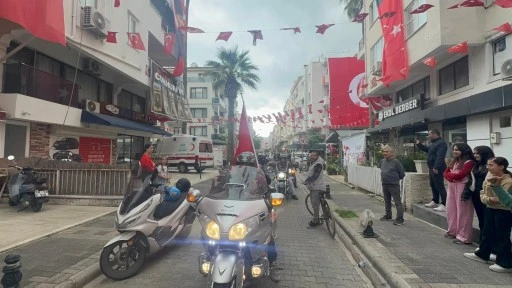 MARMARİS 105 SOKAKTA &Ccedil;OCUK ŞENLİĞİ Y&Uuml;REKLERİ ISITTI 