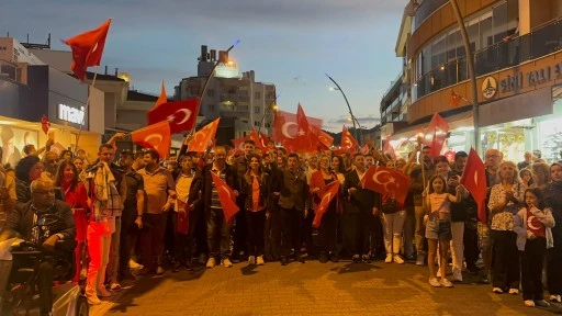 MARMARİS'TE BİNLERCE KİŞİ 19 MAYIS'I DOYASIYA KUTLADI