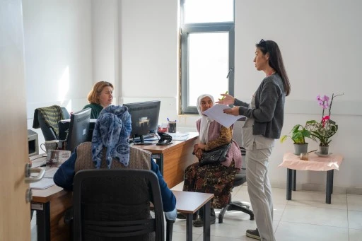 MİLAS BELEDİYESİ'NDEN KIRSALDAKİ KADINLARA ÜCRETSİZ KETEM ULAŞIMI