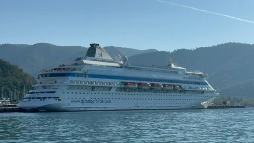 ‘’Astorıa Grande’’  Kruvaziyeri 868 yolcusuyla Marmaris’e geldi