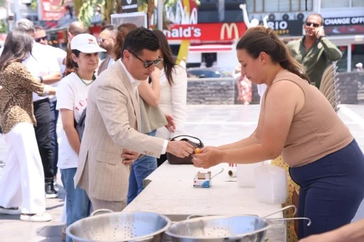FERDİ ZEYREK ANISINA LOKMA DÖKÜLDÜ