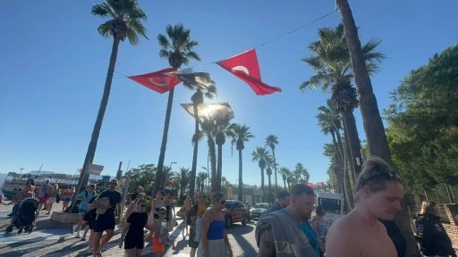 MARMARİS YAZDAN KALMA GÜNLERİ YAŞIYOR