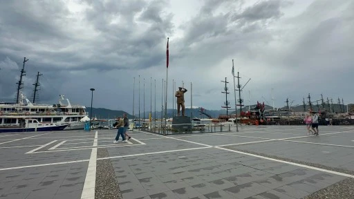 MARMARİS HAFTA SONUNA YAĞMURLA UYANDI