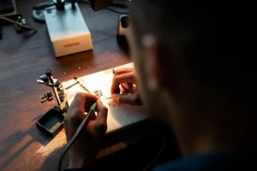 GRAFEN DEVRİMİ: ELEKTRONİKTE YENİ ÇAĞIN KAPILARI AÇILIYOR!