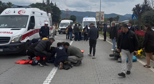Marmaris&rsquo;te motosiklet ile otomobil &ccedil;arpıştı: 2 yaralı&nbsp;