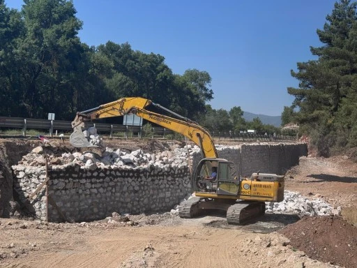 MUĞLA BÜYÜKŞEHİR, ULA'DA YOL ALTYAPISINI GÜÇLENDİRİYOR