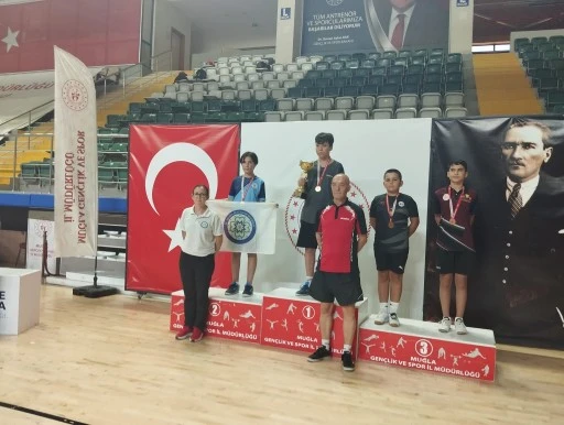 BÜYÜKŞEHİR SPORCULARININ RAKETLERİ ZİRVEDE