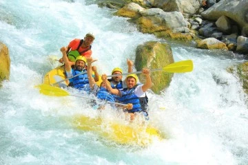 ADRENALİN TUTKUNLARININ DALAMAN’DA RAFTİNG KEYFİ