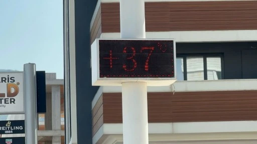 MARMARİS’TE TERMOMETRELER 37 DERECEYİ GÖSTERDİ