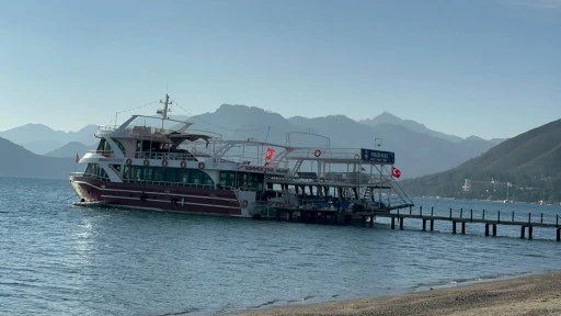 FIRTINADA YAN YATAN “DEMİR-1” YOLCU GEMİSİ KURTARILDI