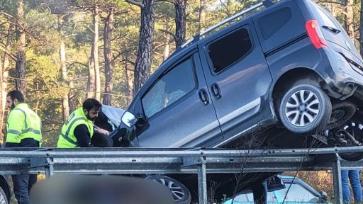 ASPARAN KAVŞAĞINDA KAZA D&Ouml;RT KİŞİ YARALI