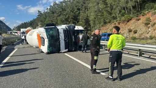 Beton mikseri kaza yaptı şans eseri şof&ouml;r burnu bile kanamadan &ccedil;ıktı&nbsp;