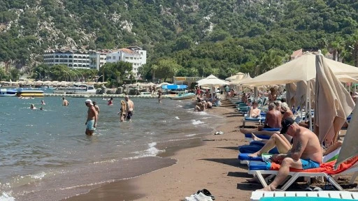 MARMARİS’TE YAZ SICAKLARI ETKİSİNİ SÜRDÜRÜYOR