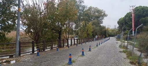 AKYAKA KADIN AZMAK KENARINA ÇİTLİ ÖNLEM TAMAMLANMAK ÜZERE