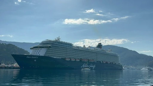 Malta bayraklı dev kruvaziyer gemisi 'Mein Schiff 5' Marmaris&rsquo;te&nbsp;